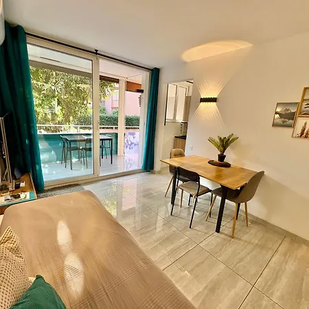 Moderne Pres De La & Monaco, Parking *